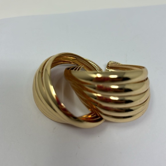Thick gold-colored hoop earrings simulating 6 joined hoops - Picture 4 of 4
